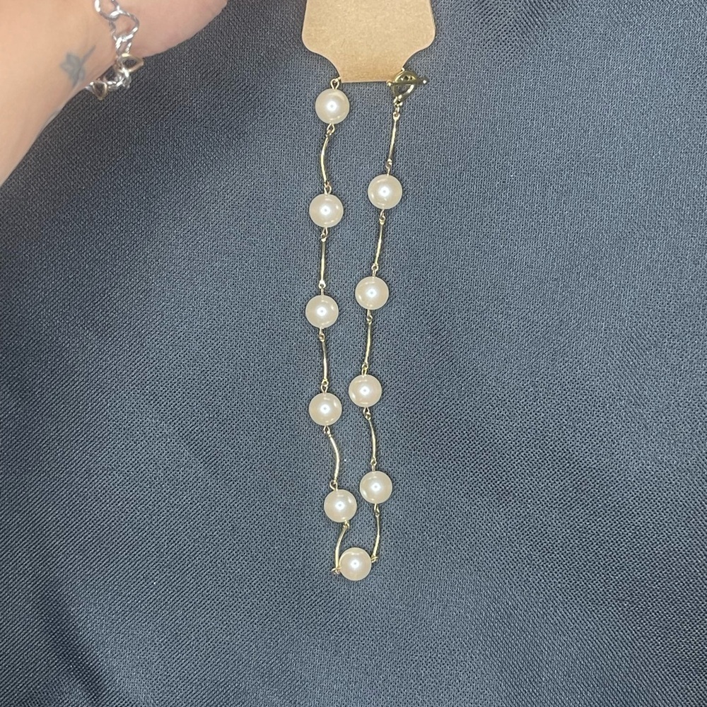 Elegant Gold and Pearl Women's Necklace